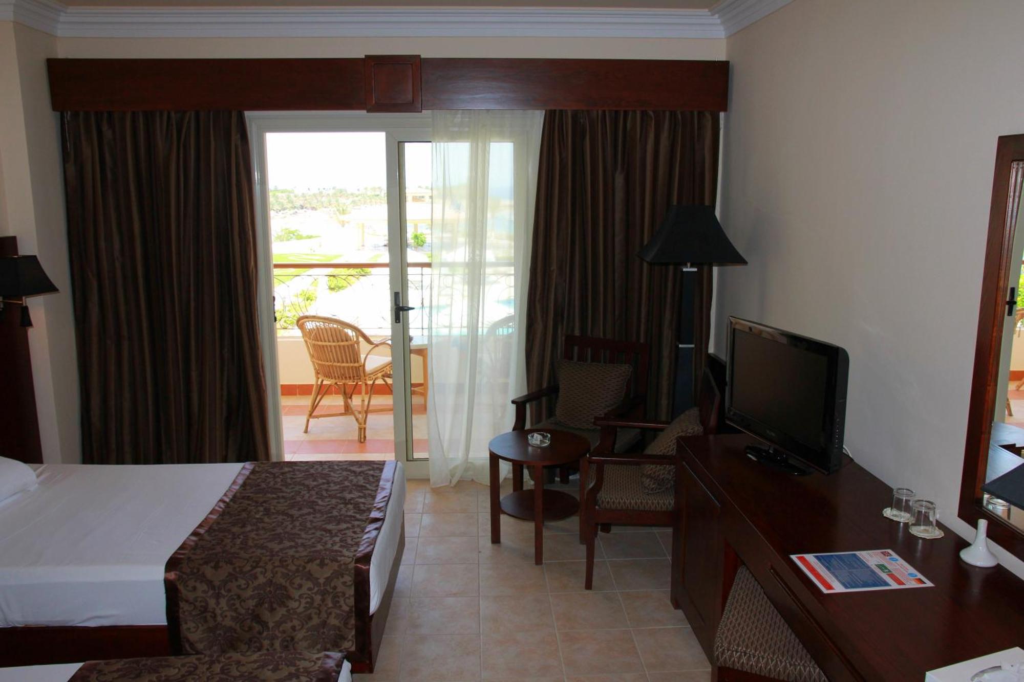 Deluxe Triple Room,24552429:JPEG